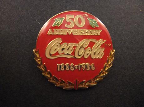 Coca Cola 50 jaar jubileum met goudkleurige krans